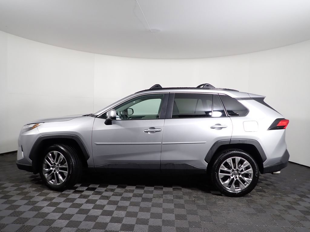Used 2023 Toyota RAV4 XLE Premium image 11