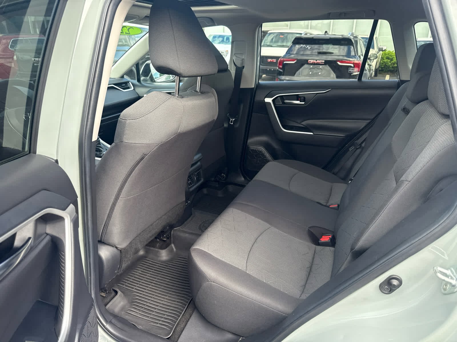 Used 2022 Toyota RAV4 XLE w/ Convenience Package AWD/4WD image 21