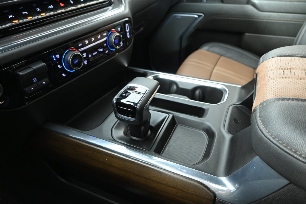 Used 2024 Chevrolet Silverado 1500 High Country w/ Technology Package AWD/4WD image 32