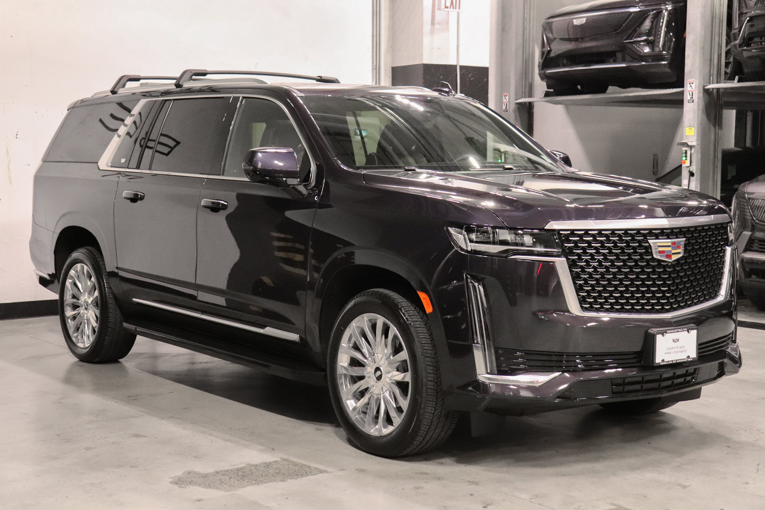 Used 2023 Cadillac Escalade ESV Premium Luxury AWD/4WD image 7