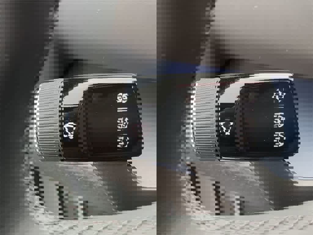 Certified 2025 Volvo EX30 Plus w/ Protection Package Premier image 24