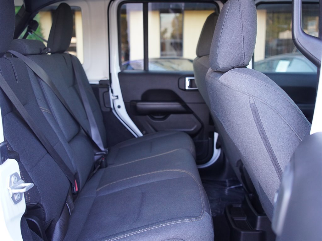 Used 2024 Jeep Wrangler Unlimited Sahara image 26