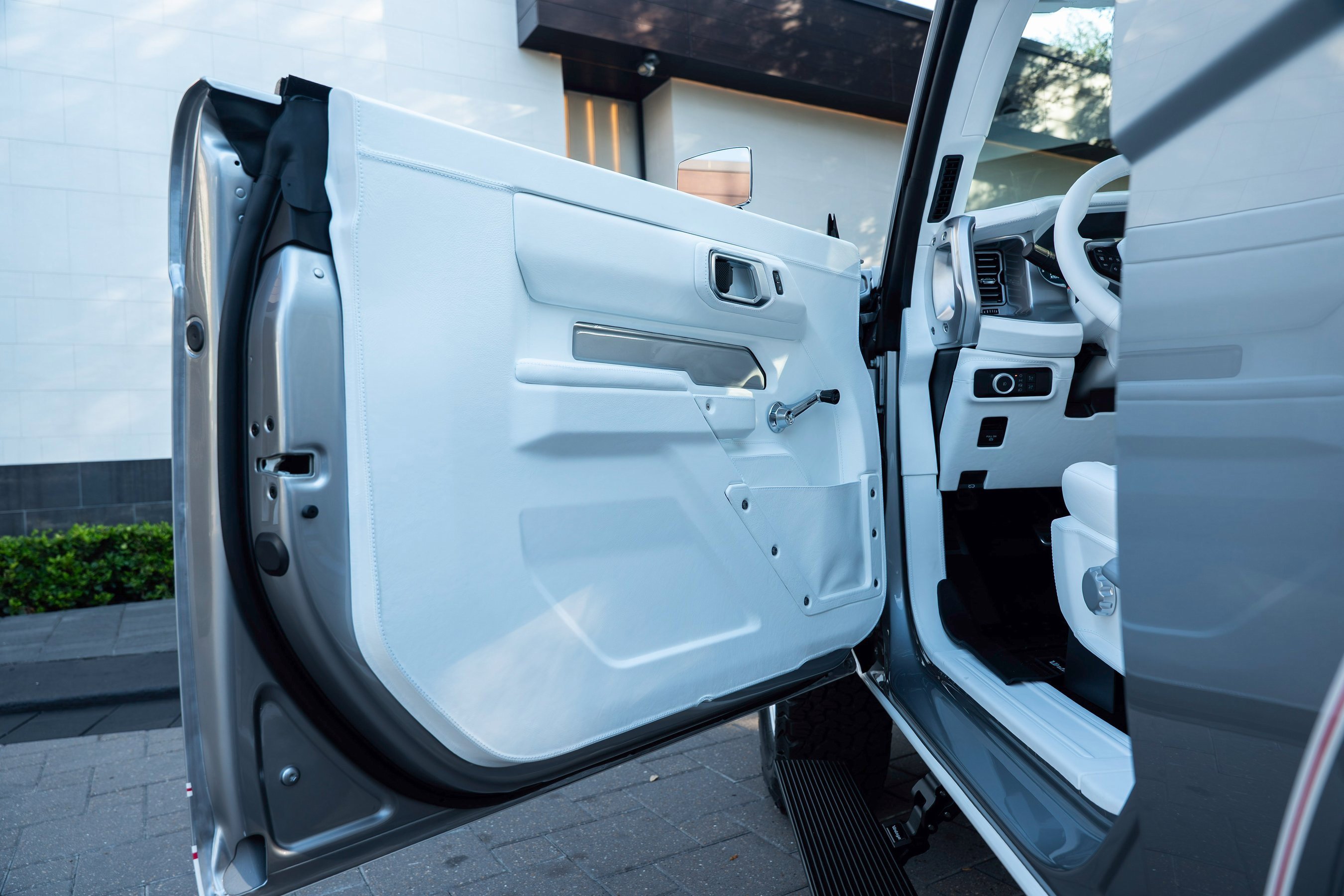 Used 2025 Ford Bronco Badlands image 15