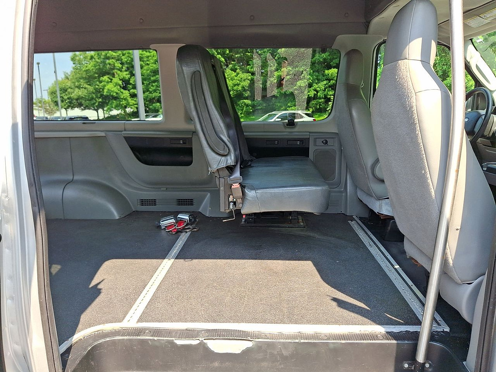 Used 2011 Ford E-350 and Econoline 350 XL w/ PWR Windows & Locks Group RWD image 25