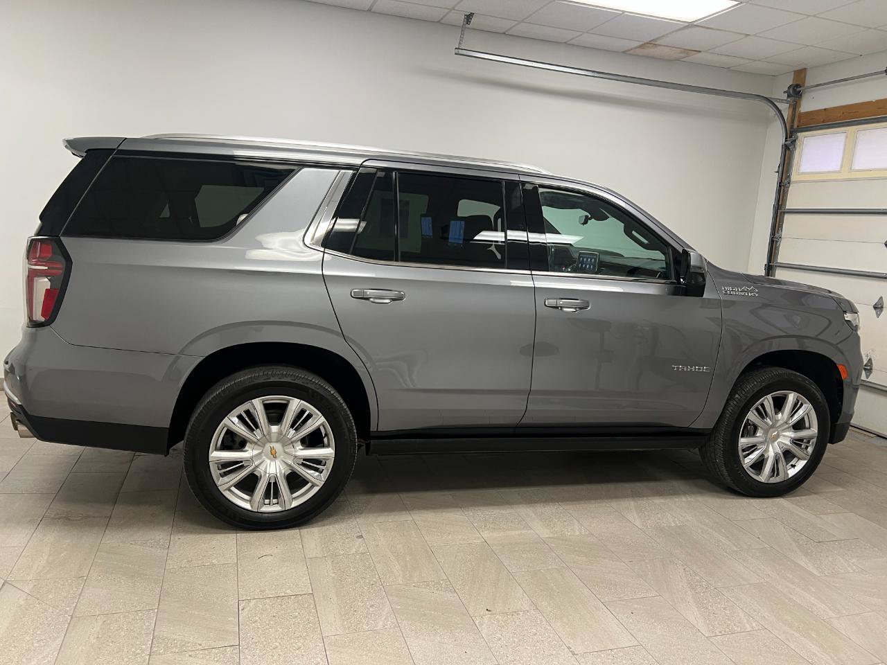 Used 2021 Chevrolet Tahoe High Country w/ Premium Package AWD/4WD image 10