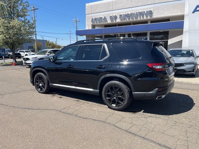 Used 2025 Honda Pilot Touring image 7