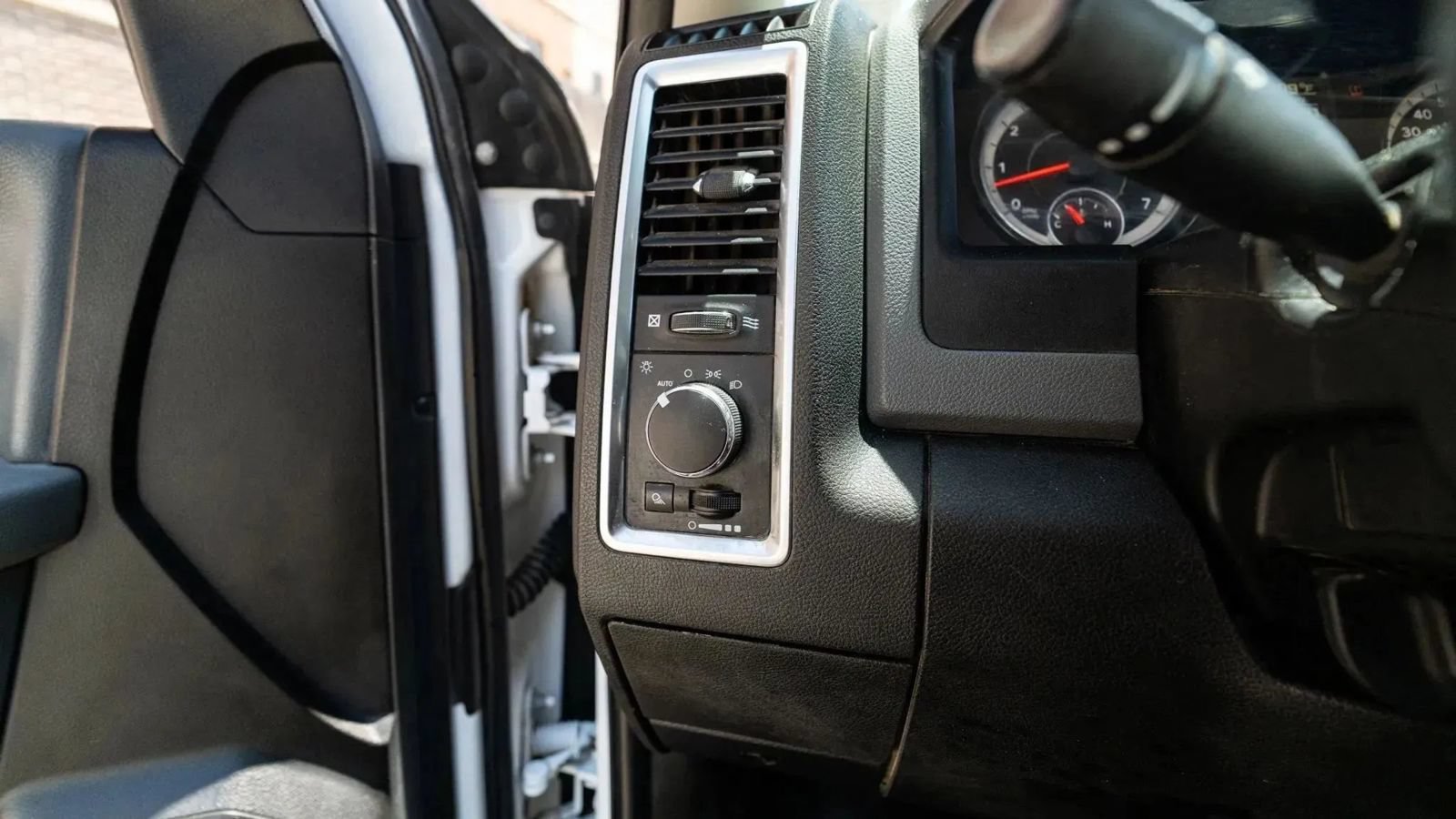 Used 2019 RAM 1500 Classic SLT w/ Protection Group AWD/4WD image 47