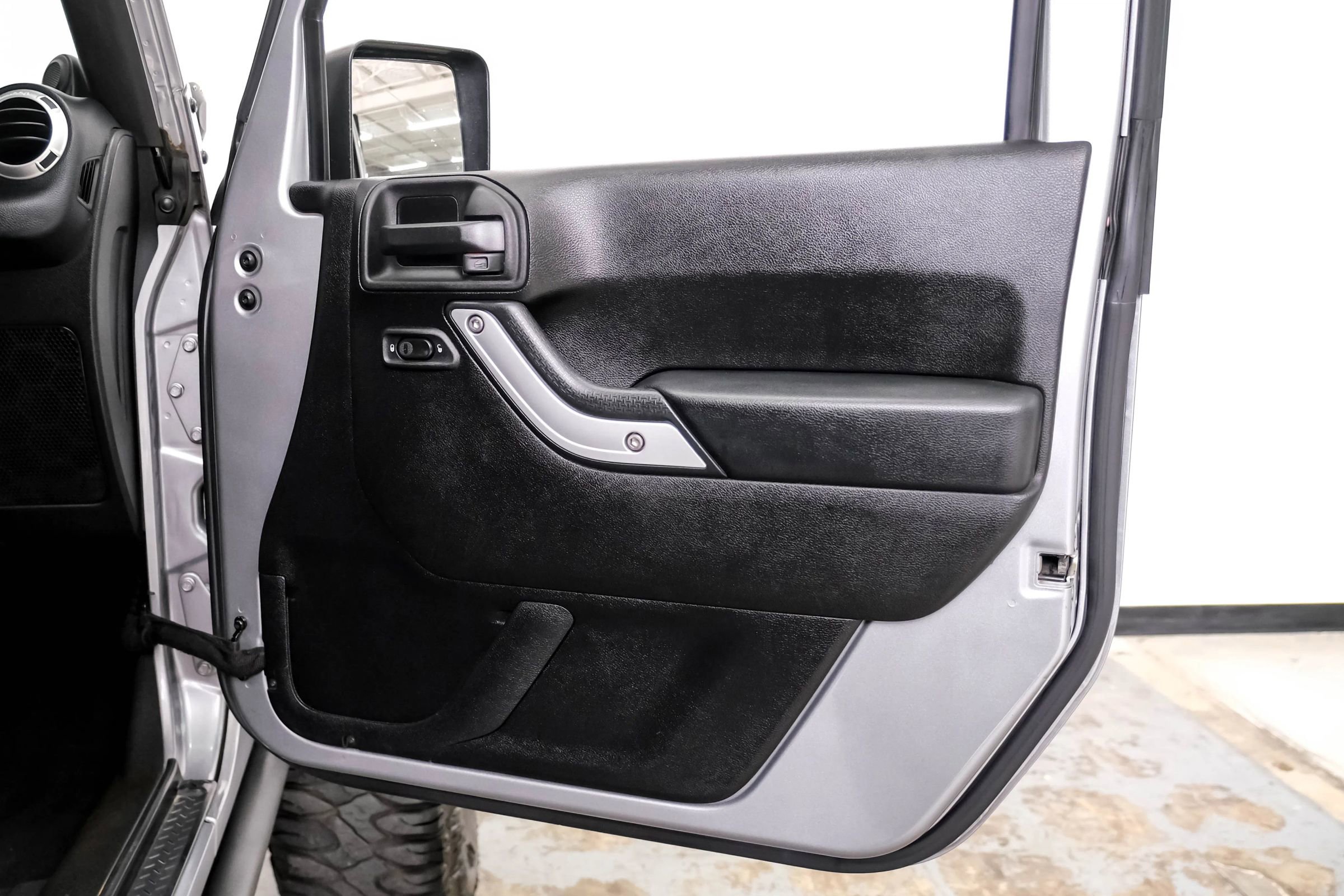 Used 2013 Jeep Wrangler Unlimited Sahara w/ Connectivity Group image 39