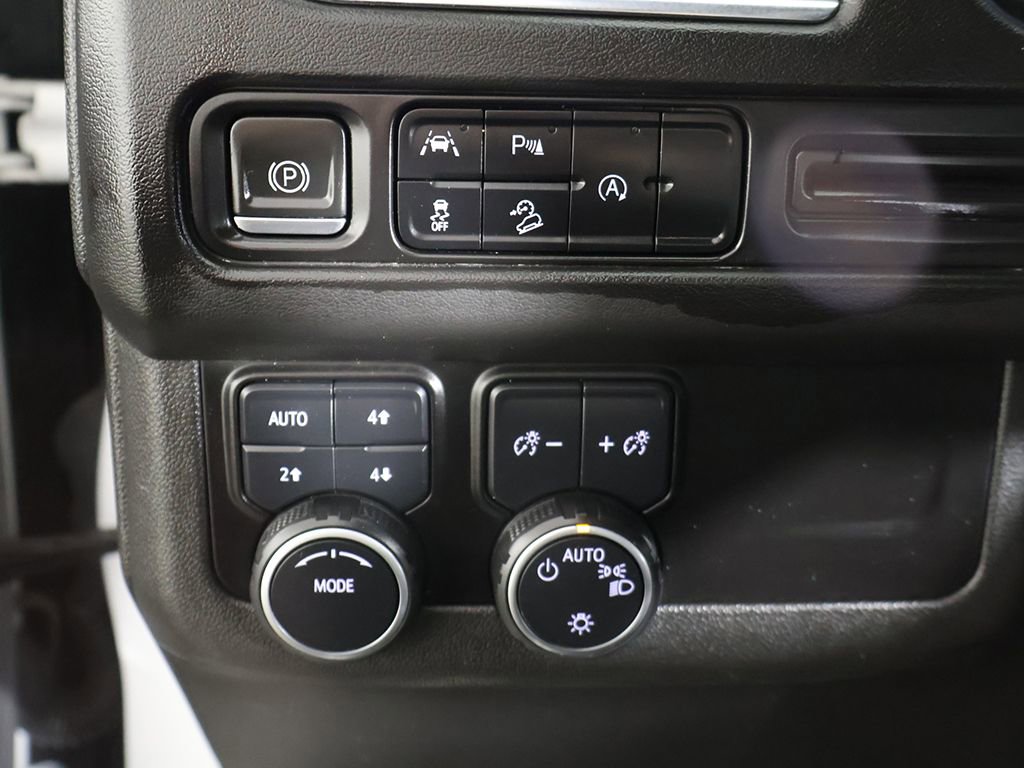 Used 2023 Chevrolet Suburban Premier AWD/4WD image 41