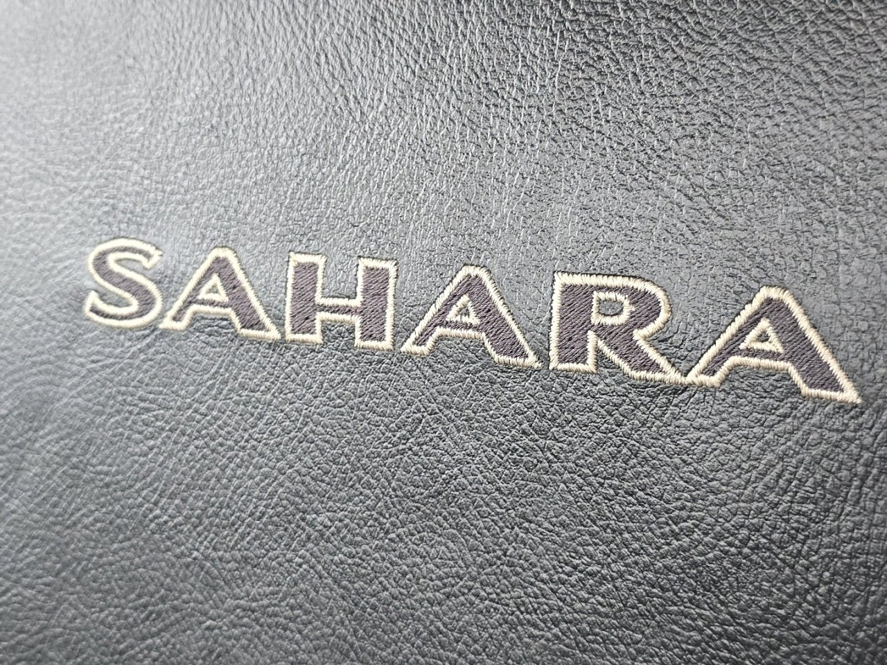 Used 2016 Jeep Wrangler Unlimited Sahara w/ Dual Top Group image 5