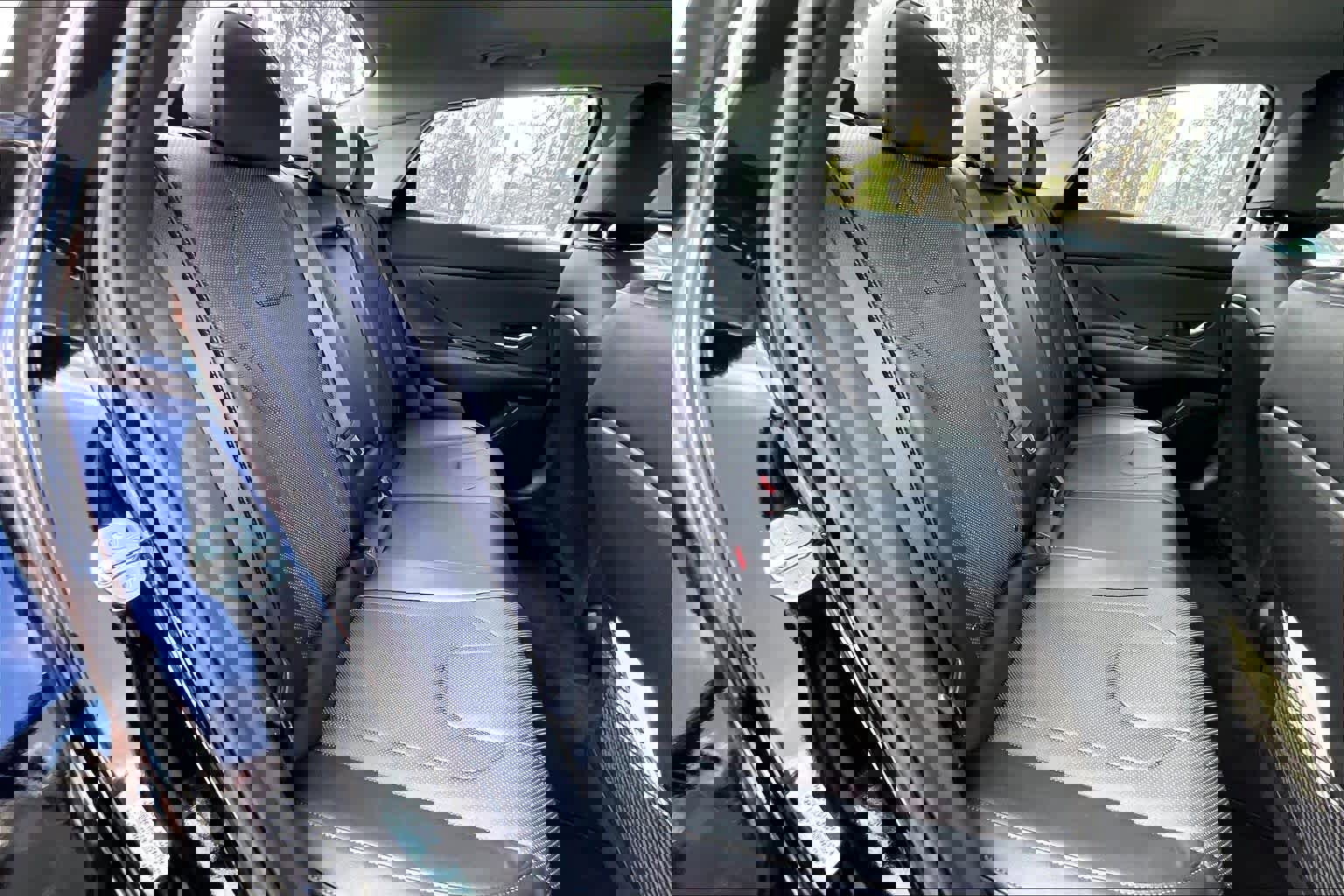 Used 2022 Hyundai Elantra Limited w/ Preferred Accessory Package image 20