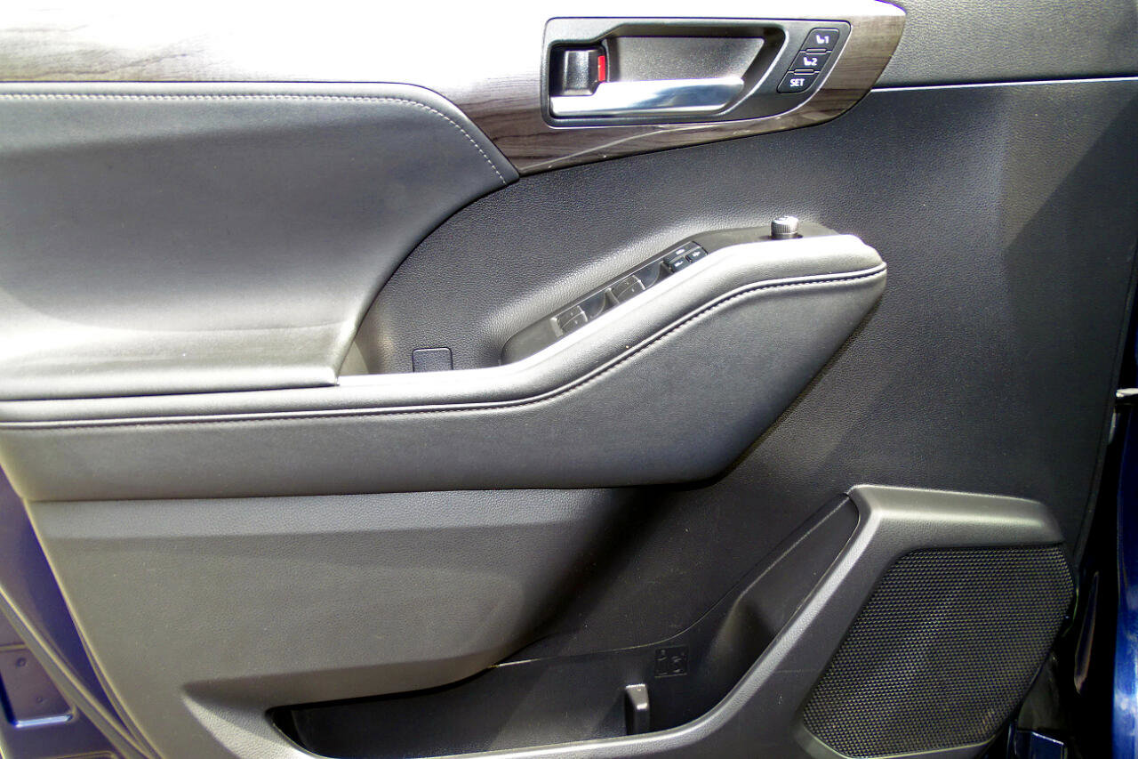 Used 2022 Toyota Highlander Platinum image 13