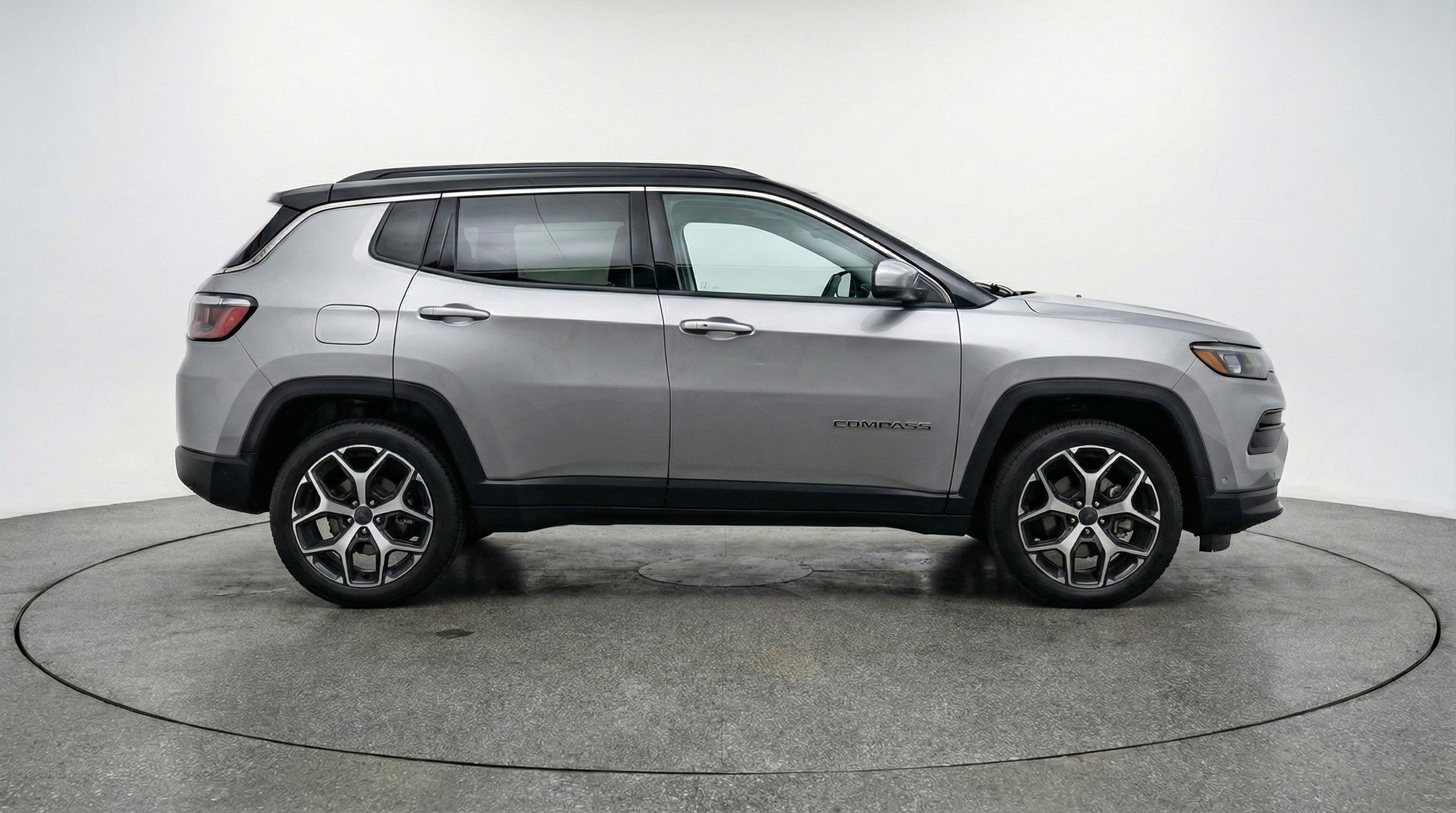 Used 2025 Jeep Compass Limited image 11