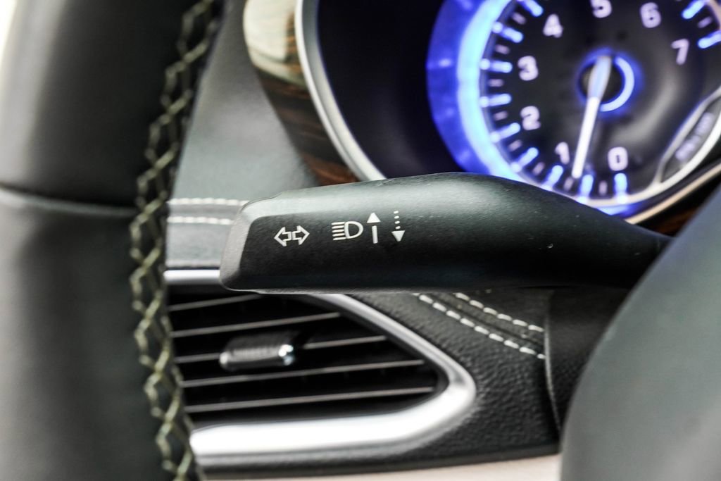 Used 2023 Chrysler Pacifica Limited FWD image 39