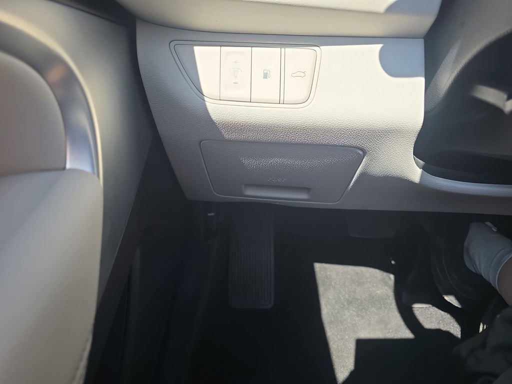 Used 2025 Genesis G70 2.5T image 26