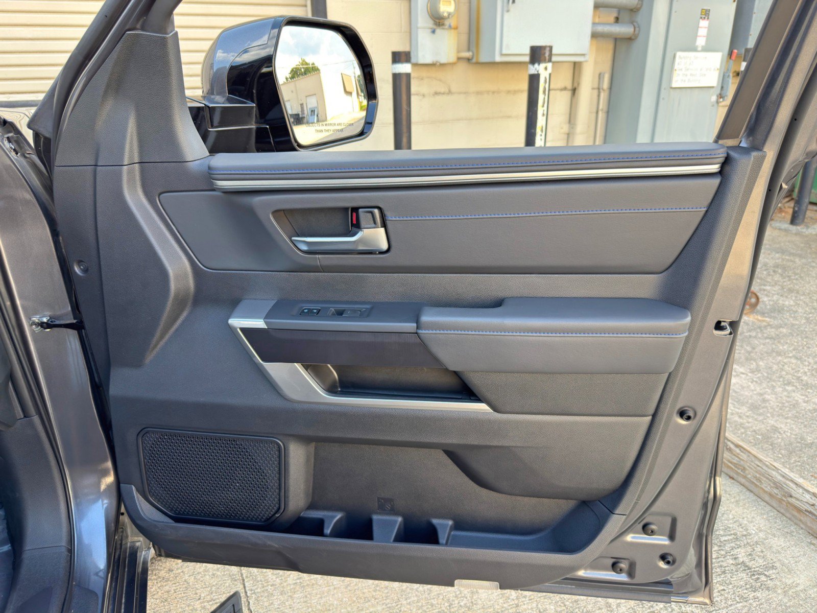 Used 2022 Toyota Tundra Platinum w/ Advanced Package AWD/4WD image 45