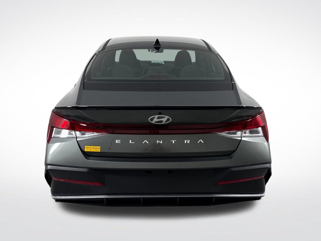 Certified 2025 Hyundai Elantra Sport FWD image 5