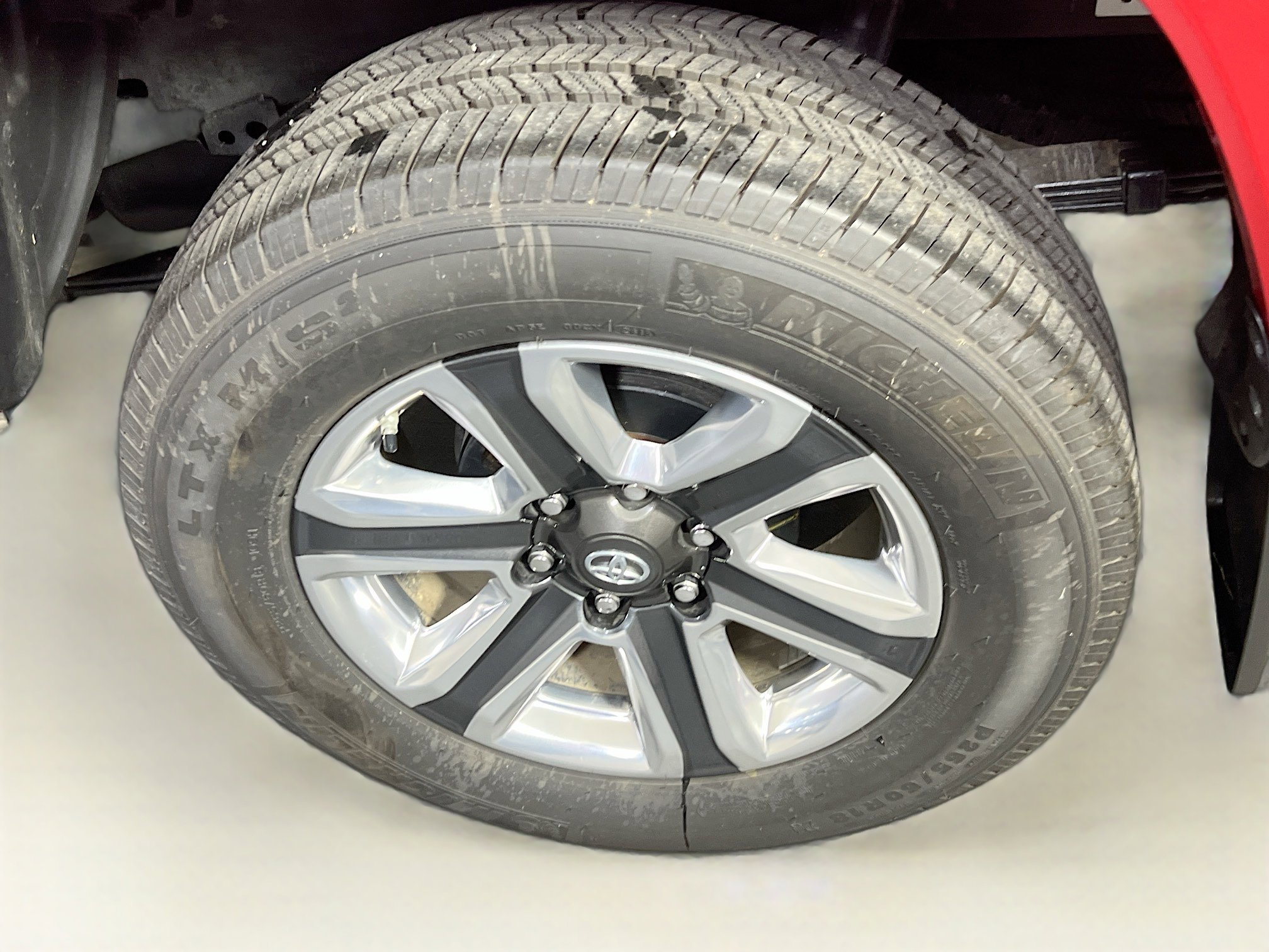 Used 2019 Toyota Tacoma Limited image 32