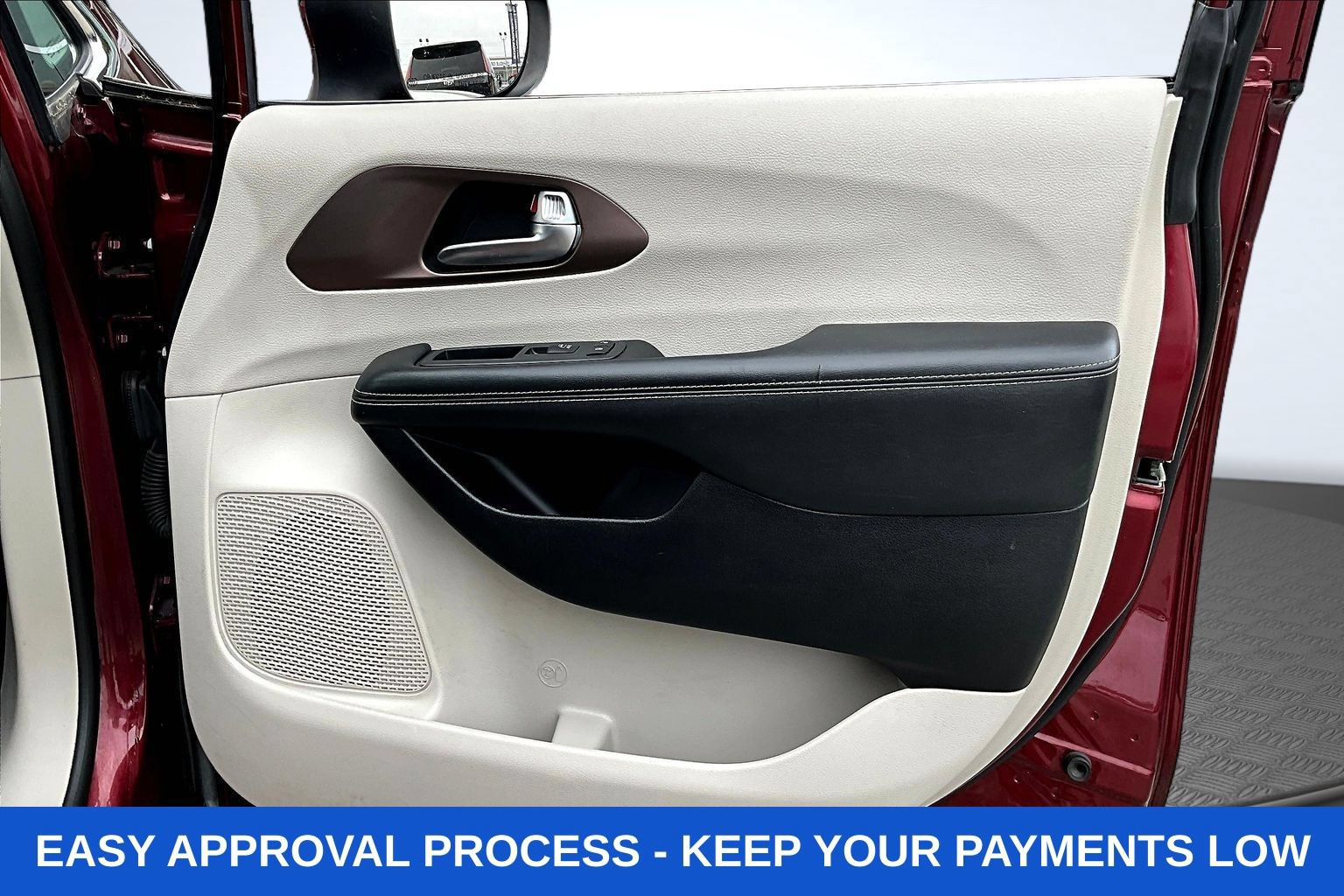 Used 2020 Chrysler Voyager LX FWD image 33