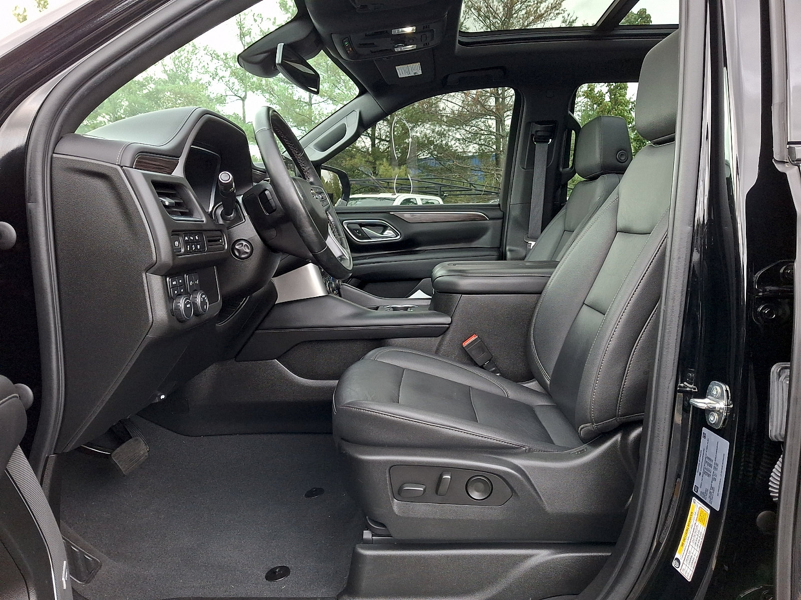 Certified 2023 Chevrolet Tahoe Z71 w/ Luxury Package AWD/4WD image 11