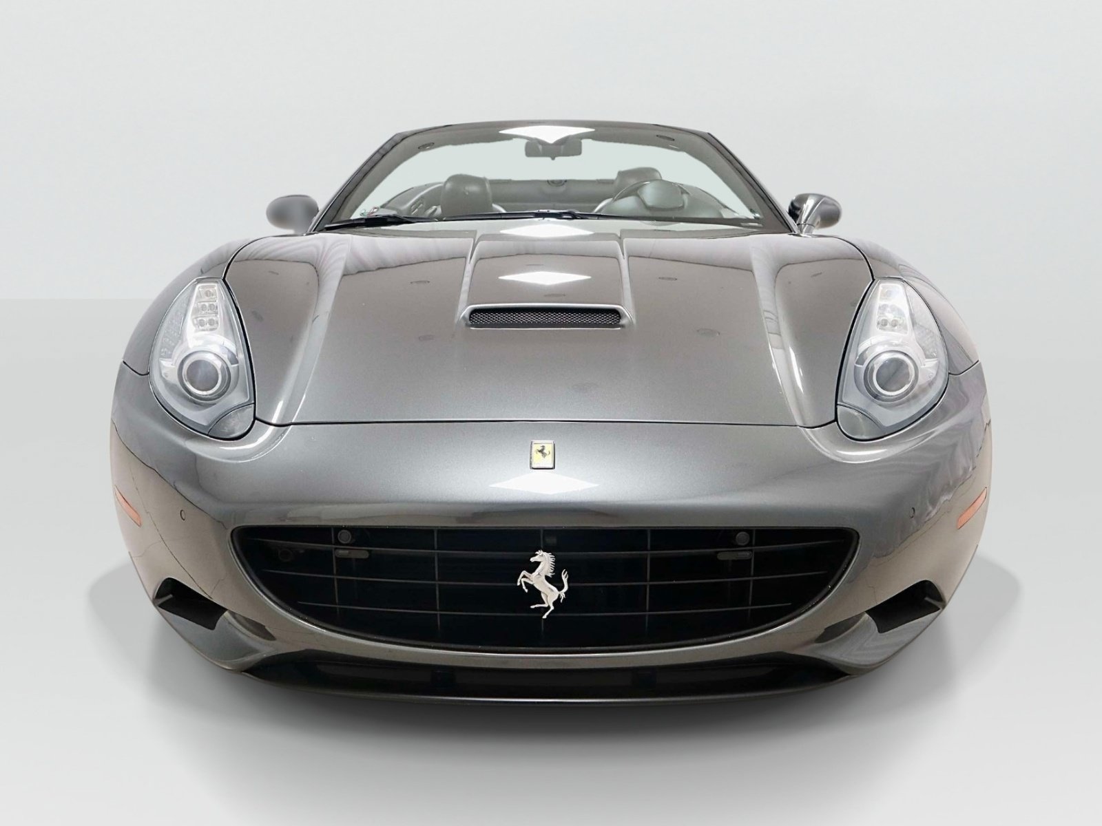 Used 2011 Ferrari California RWD image 8