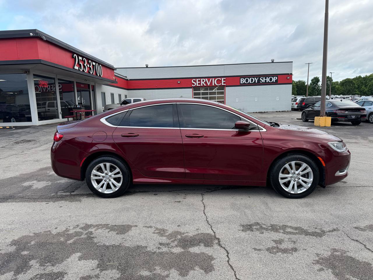 Used 2016 Chrysler 200 Limited FWD image 2