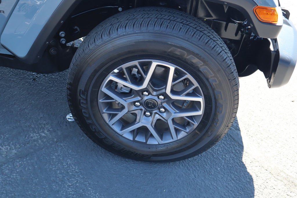 Certified 2026 Jeep Wrangler Unlimited Sahara AWD/4WD image 10