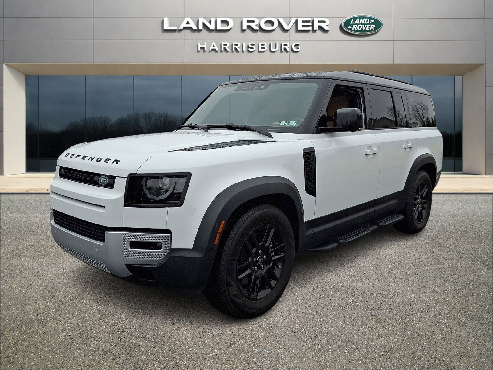 Used 2025 Land Rover Defender 130 S image 1