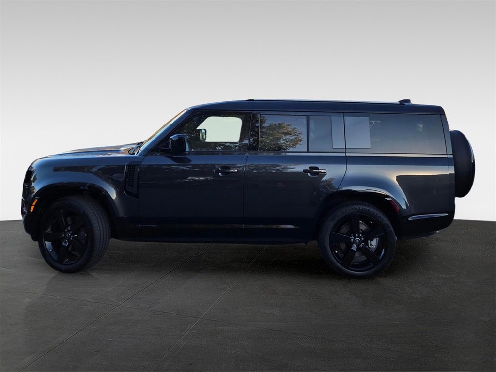 New 2025 Land Rover Defender 130 X-Dynamic SE image 3