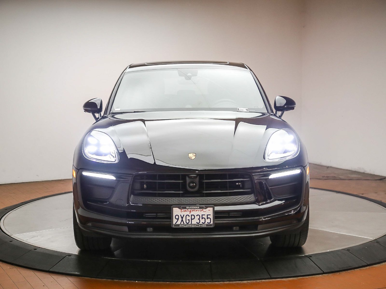 Certified 2026 Porsche Macan AWD/4WD image 3