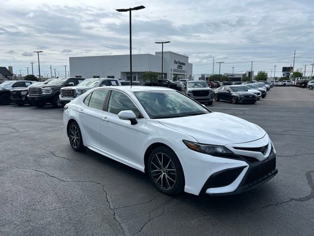 Used 2023 Toyota Camry SE FWD image 4
