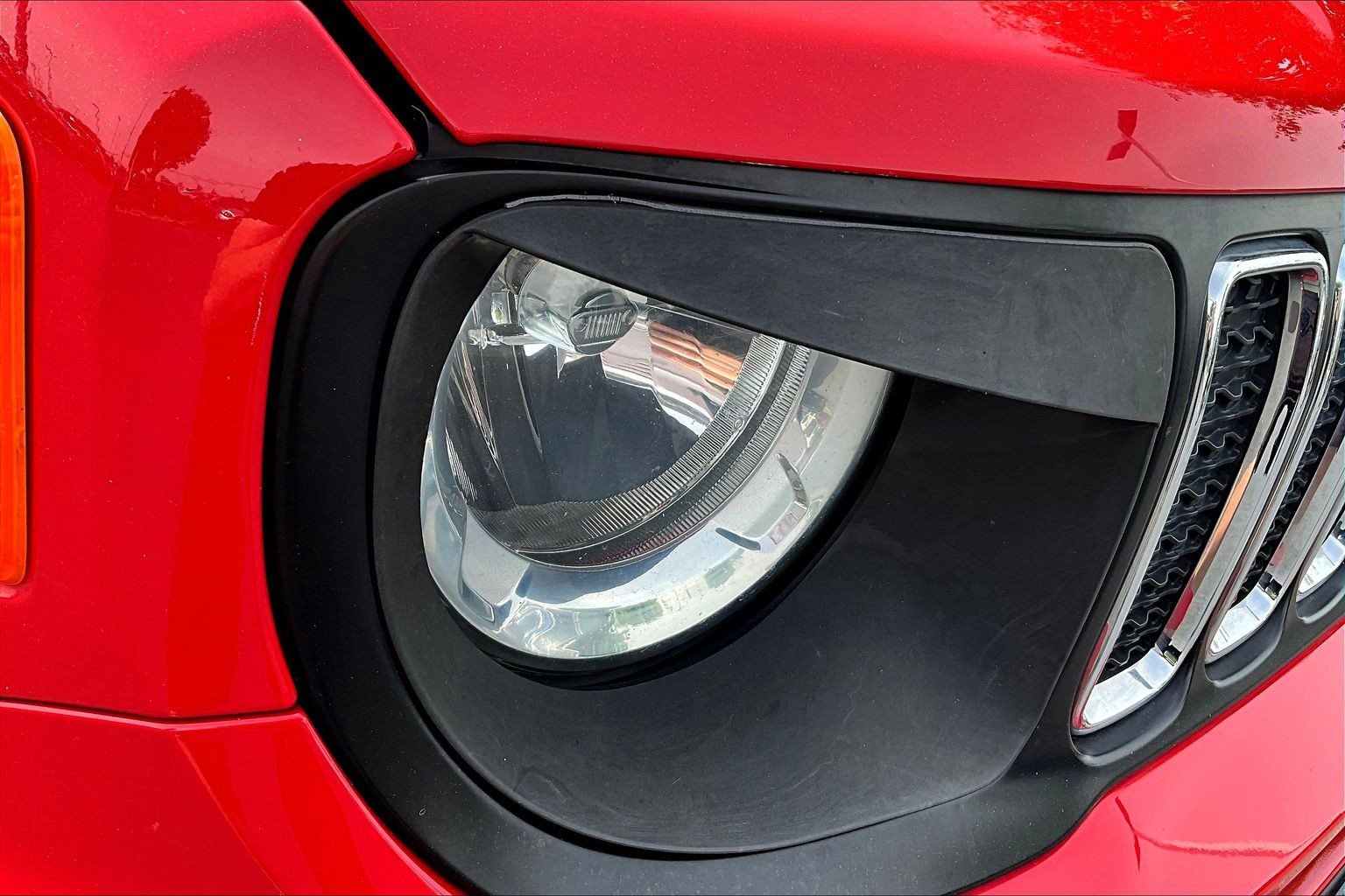 Used 2019 Jeep Renegade Latitude w/ Cold Weather Group AWD/4WD image 32