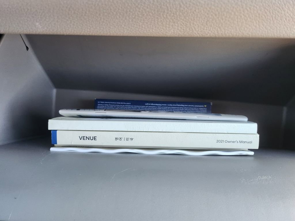 Certified 2021 Hyundai Venue SEL w/ Premium Package image 36