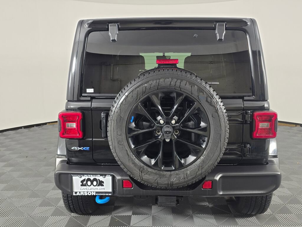 Used 2022 Jeep Wrangler Unlimited Sahara w/ Cold Weather Group image 4