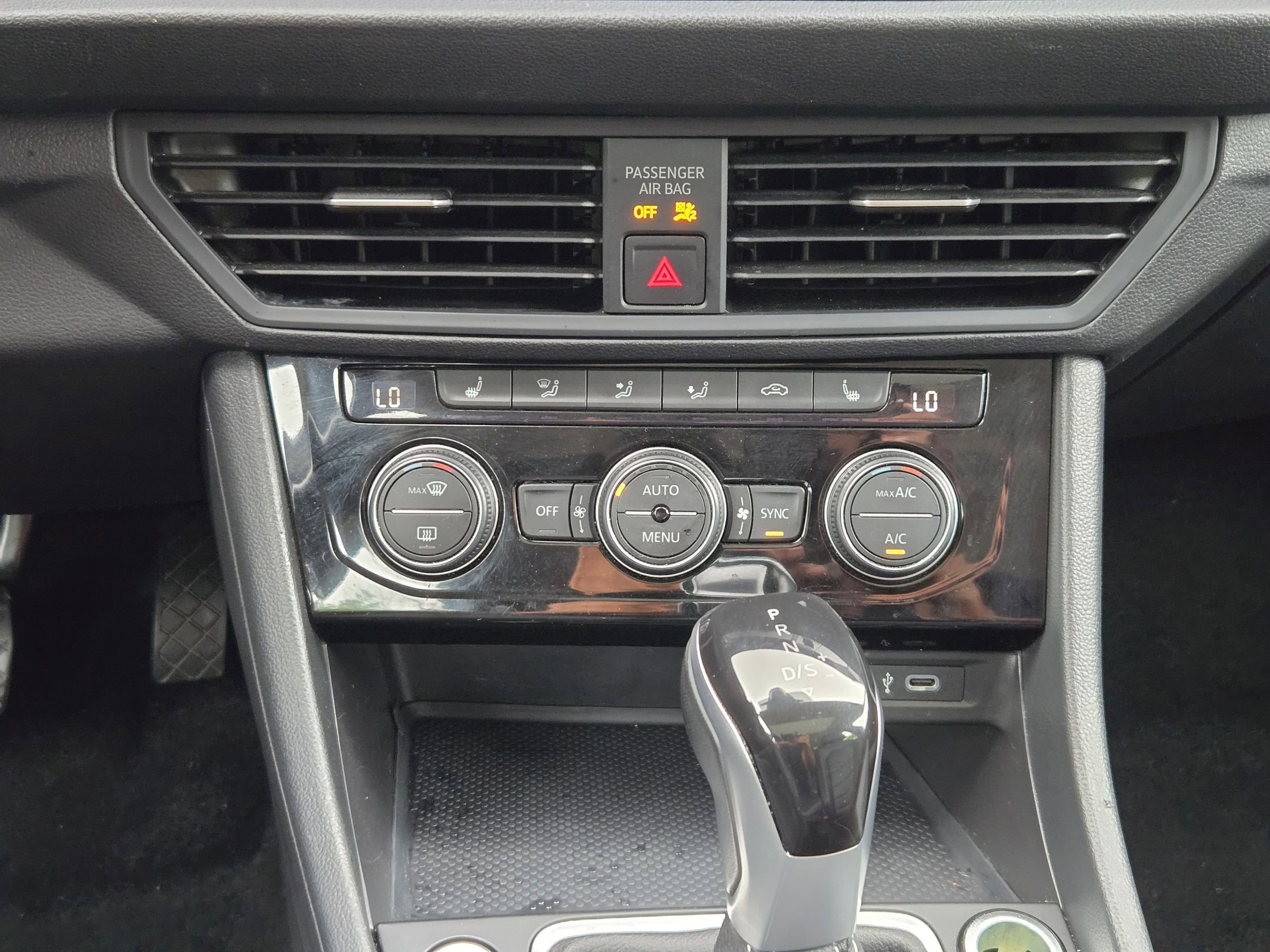 Used 2024 Volkswagen Jetta SE FWD image 18