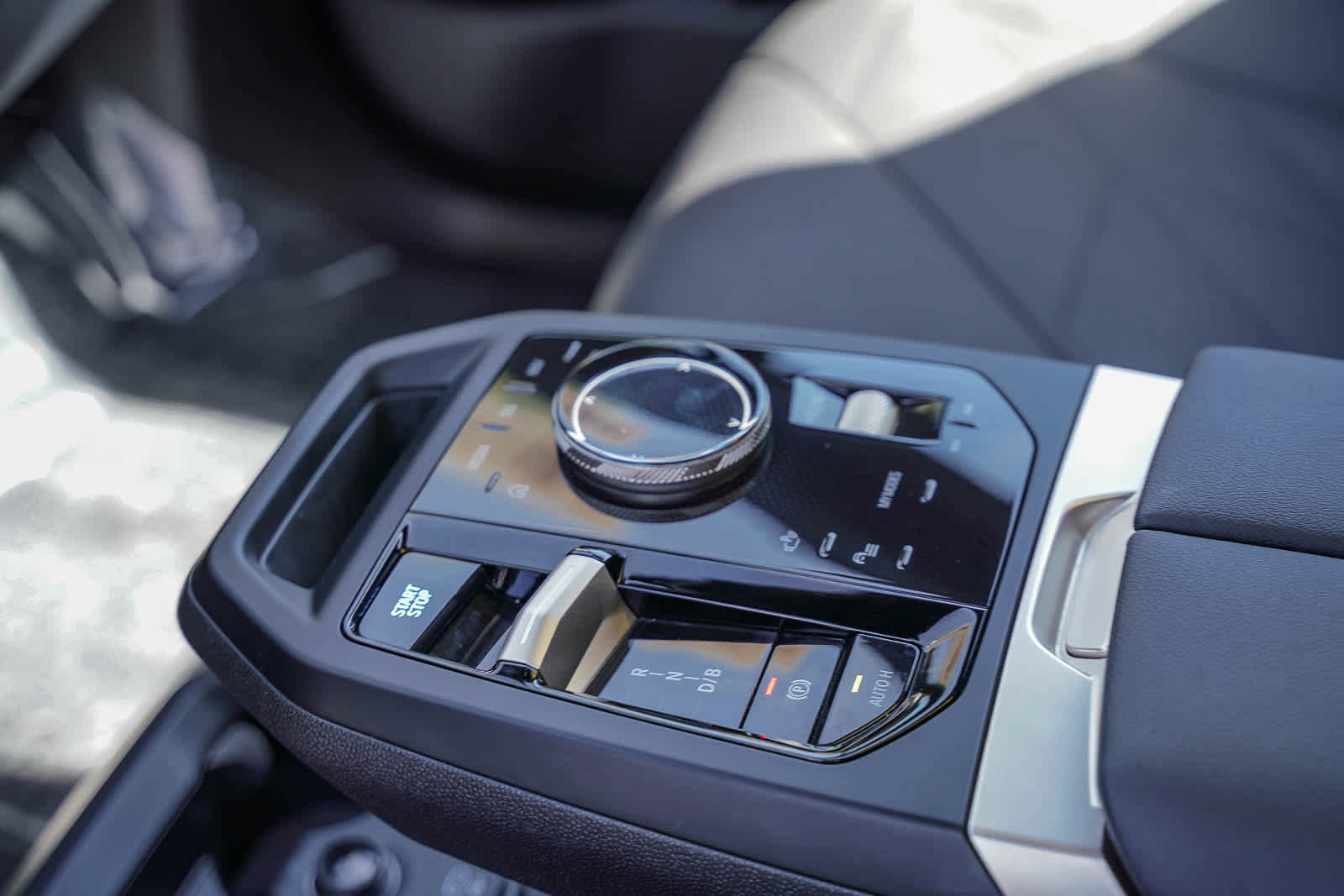 Used 2023 BMW iX xDrive50 w/ Sport Package image 19