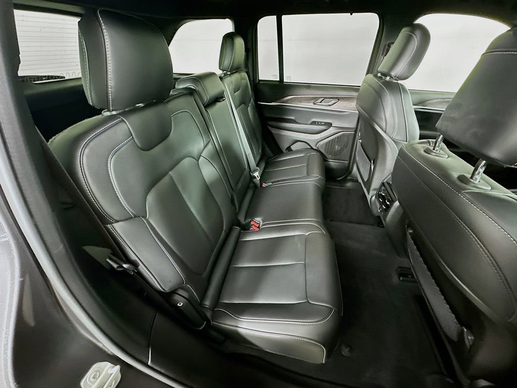 Certified 2025 Jeep Grand Cherokee Limited w/ Luxury Tech Group II image 39