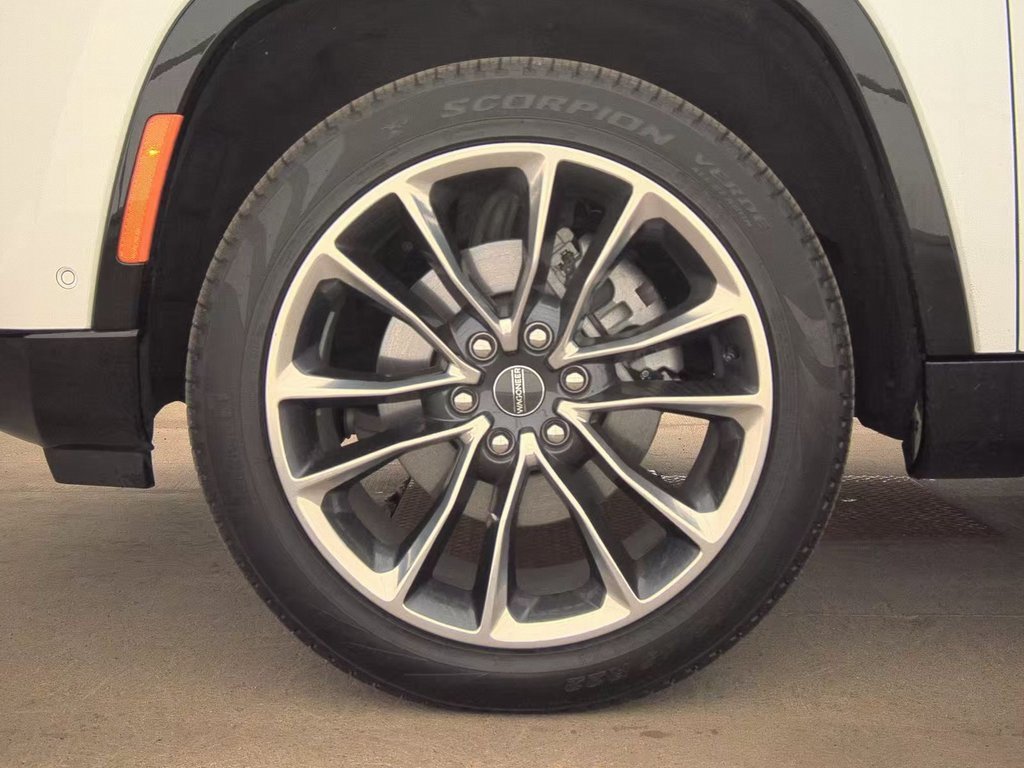Used 2024 Jeep Wagoneer Series III w/ Premium Group I image 7