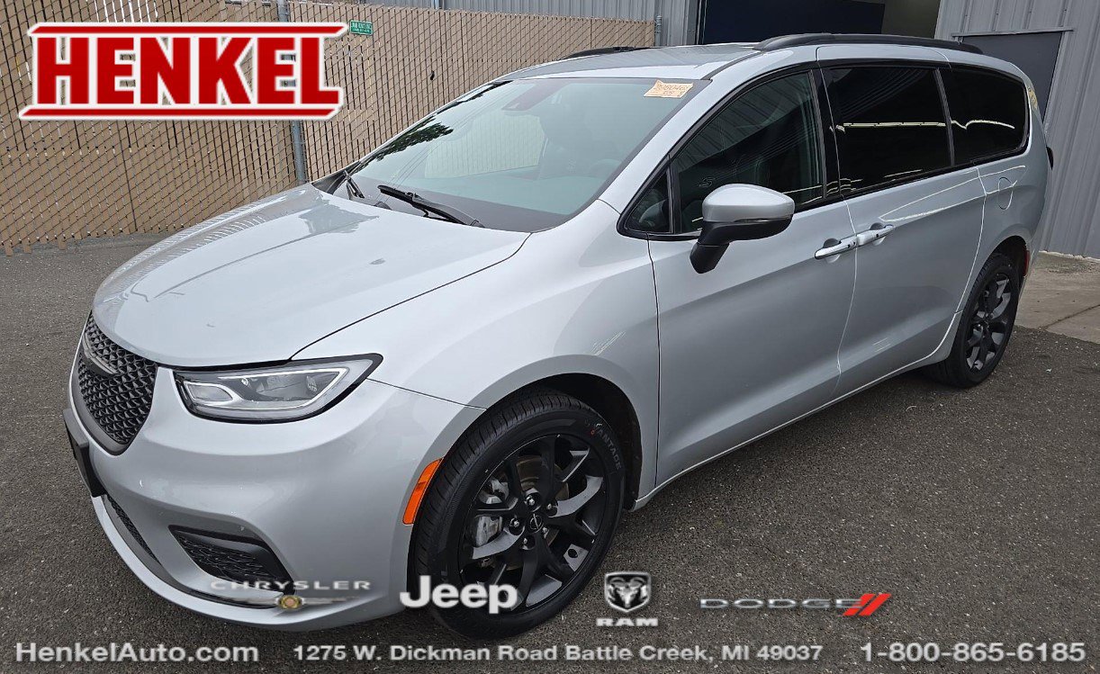 Used 2023 Chrysler Pacifica Touring-L w/ S Appearance Package