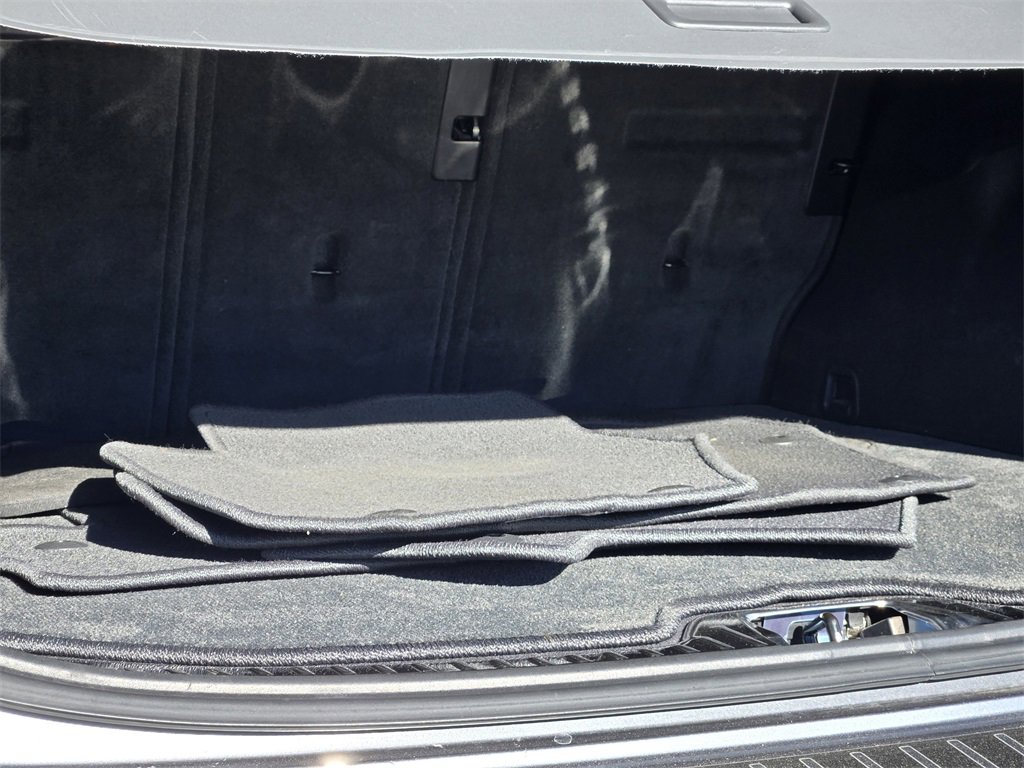 Used 2017 Volvo V60 T5 Cross Country Platinum image 32