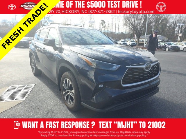 Used 2024 Toyota Highlander XLE image 1
