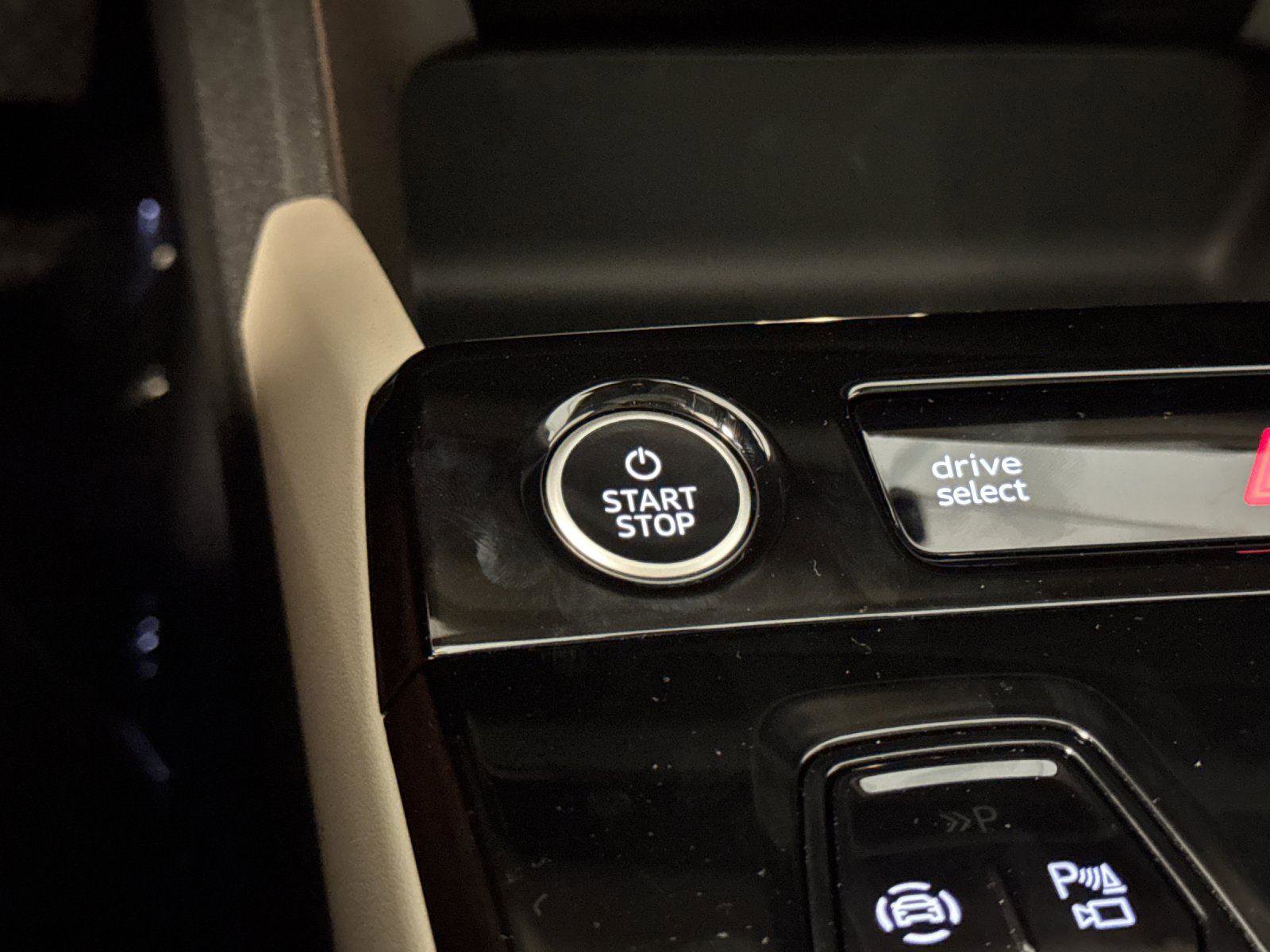 New 2025 Audi Q6 e-tron Premium Plus image 22