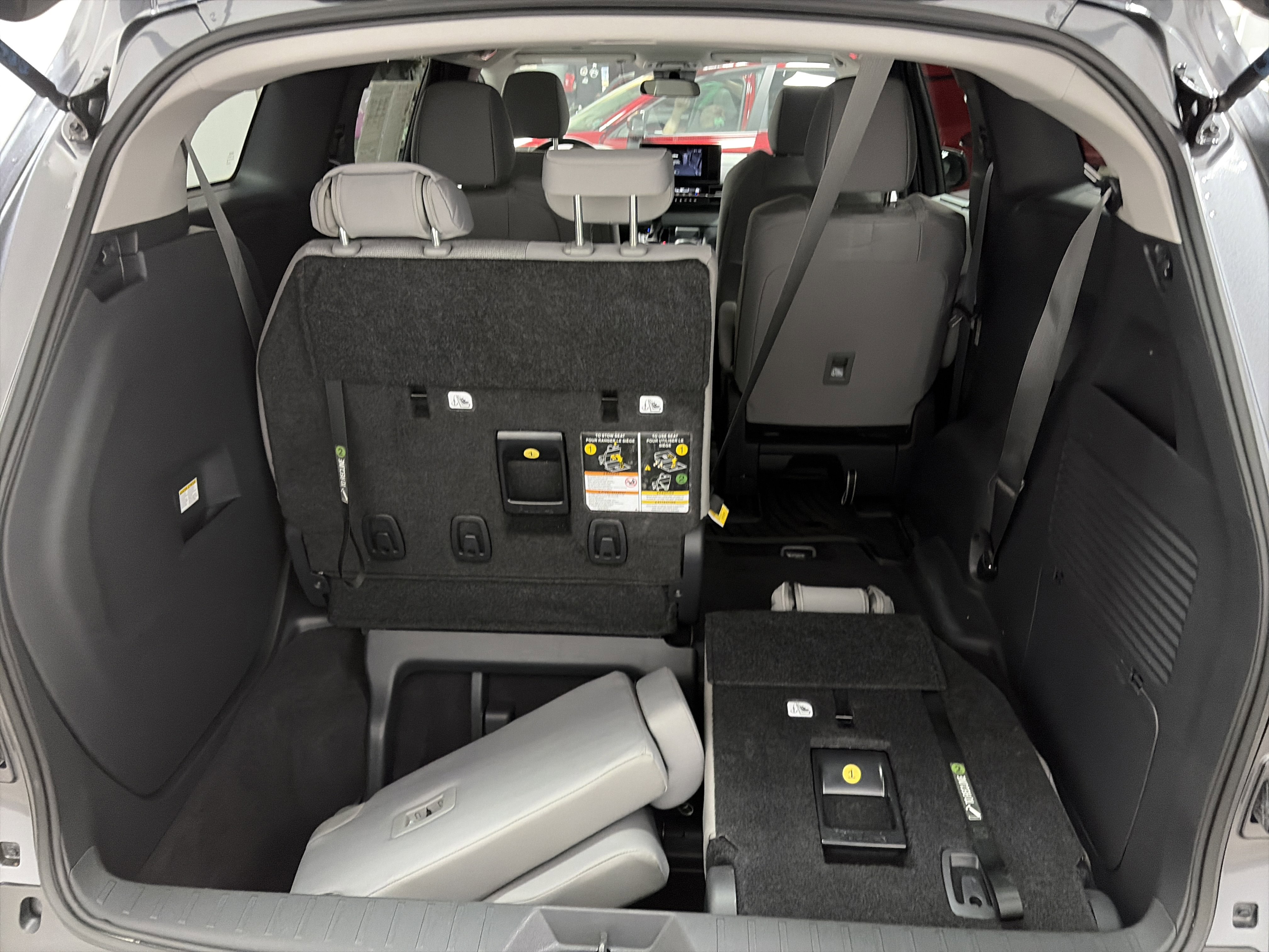 Used 2025 Toyota Sienna LE image 26