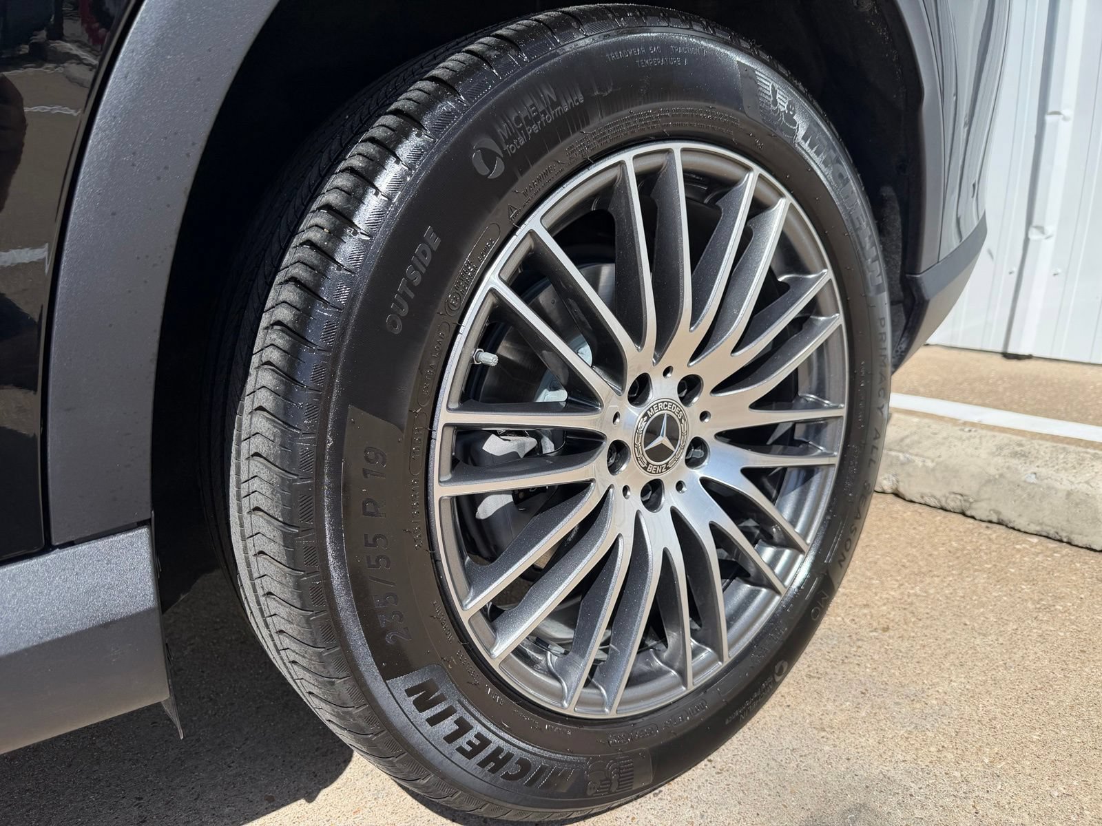 Used 2025 Mercedes-Benz GLC 300 4MATIC image 47