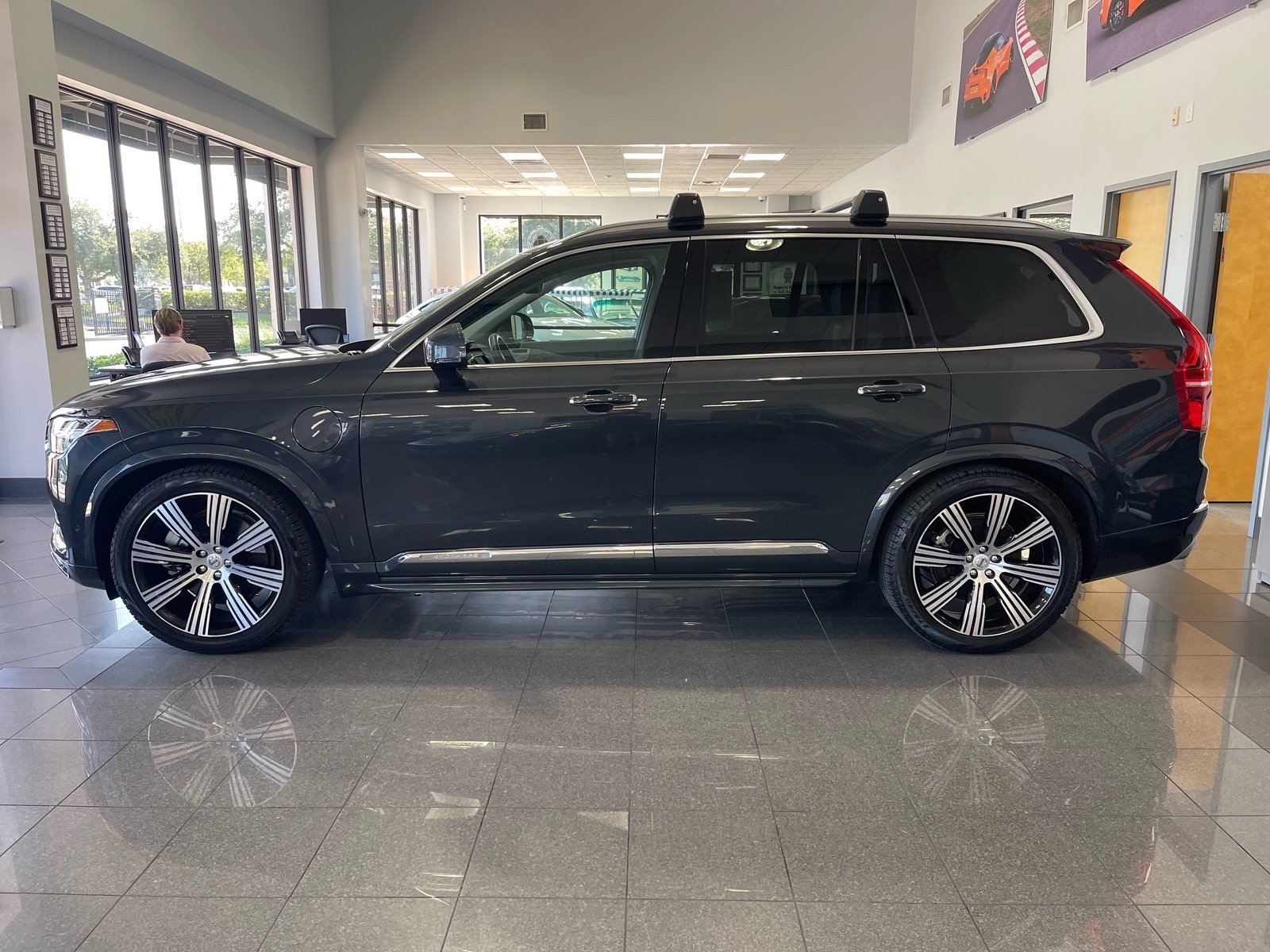 Used 2021 Volvo XC90 T8 Inscription w/ Advanced Package AWD/4WD image 2