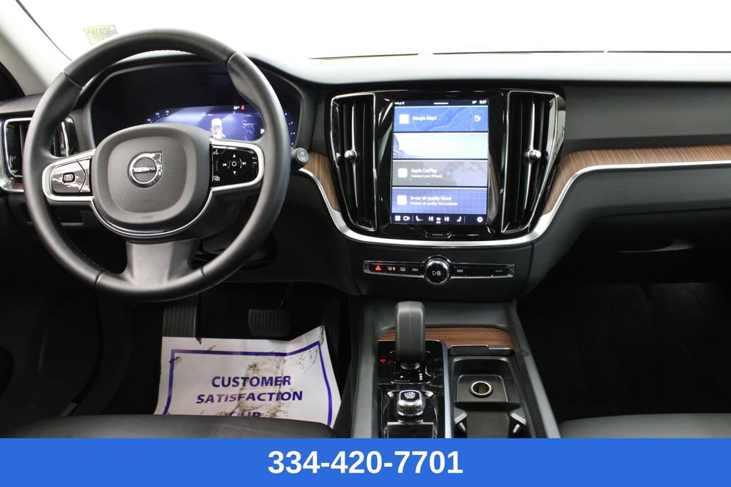 Used 2025 Volvo V60 B5 Cross Country Plus image 8