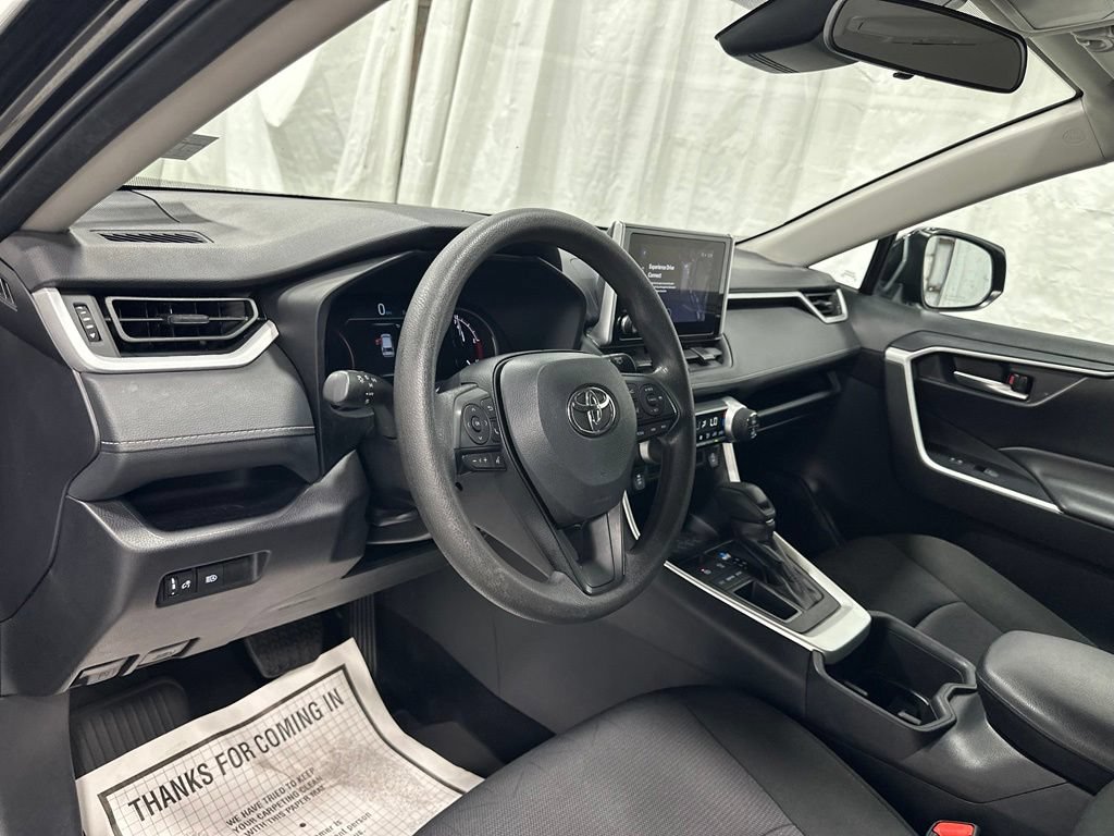 Used 2025 Toyota RAV4 XLE FWD image 15