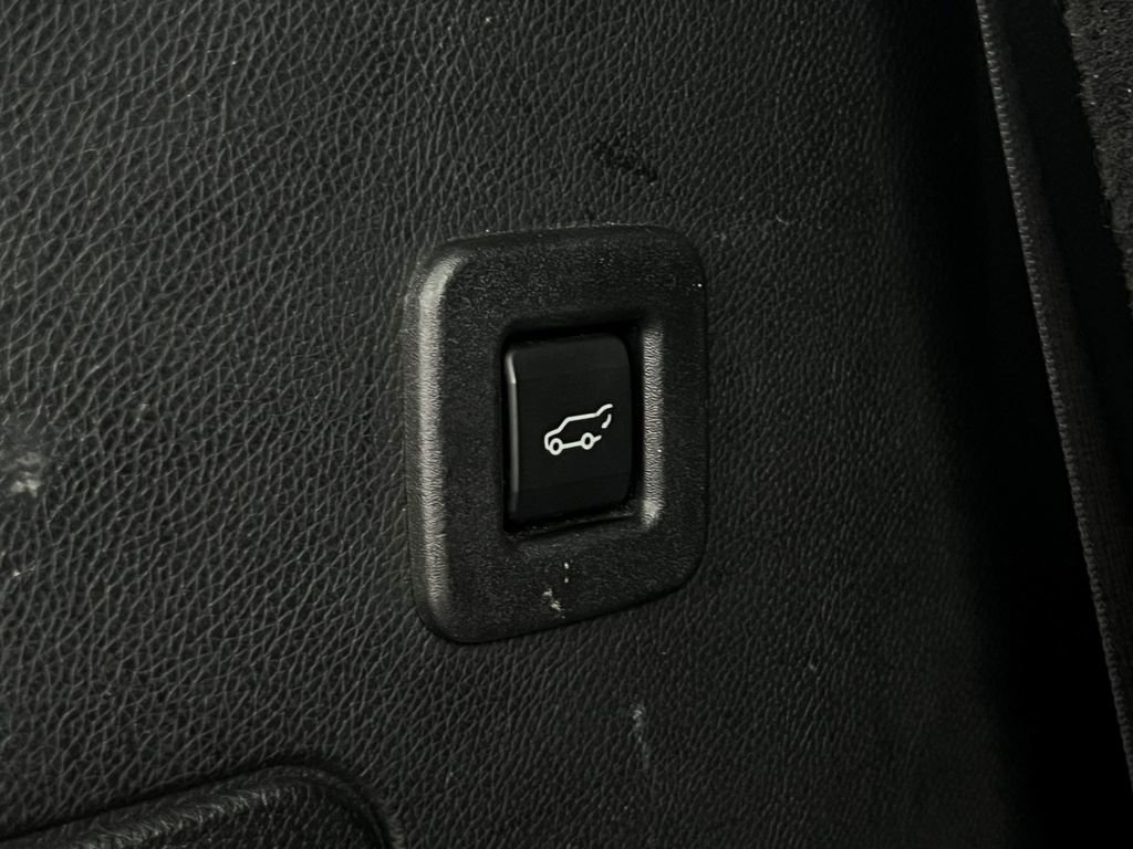 Used 2016 Lincoln Navigator Select image 18