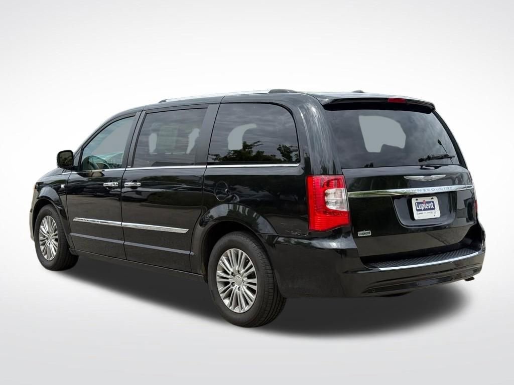 Used 2014 Chrysler Town & Country Touring-L FWD image 6