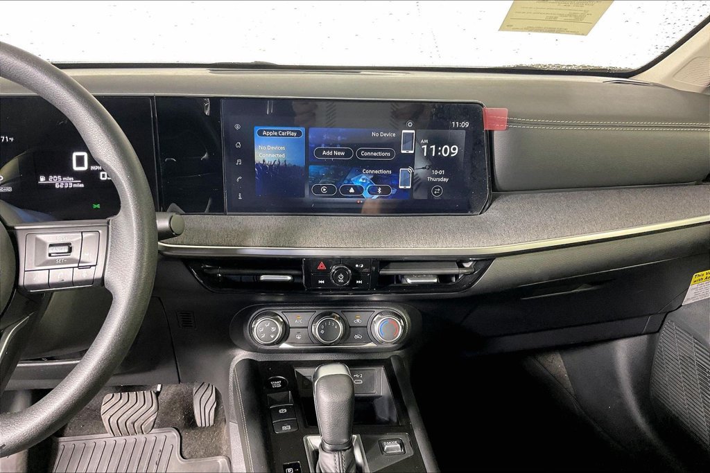 Used 2025 Nissan Kicks SV AWD/4WD image 8